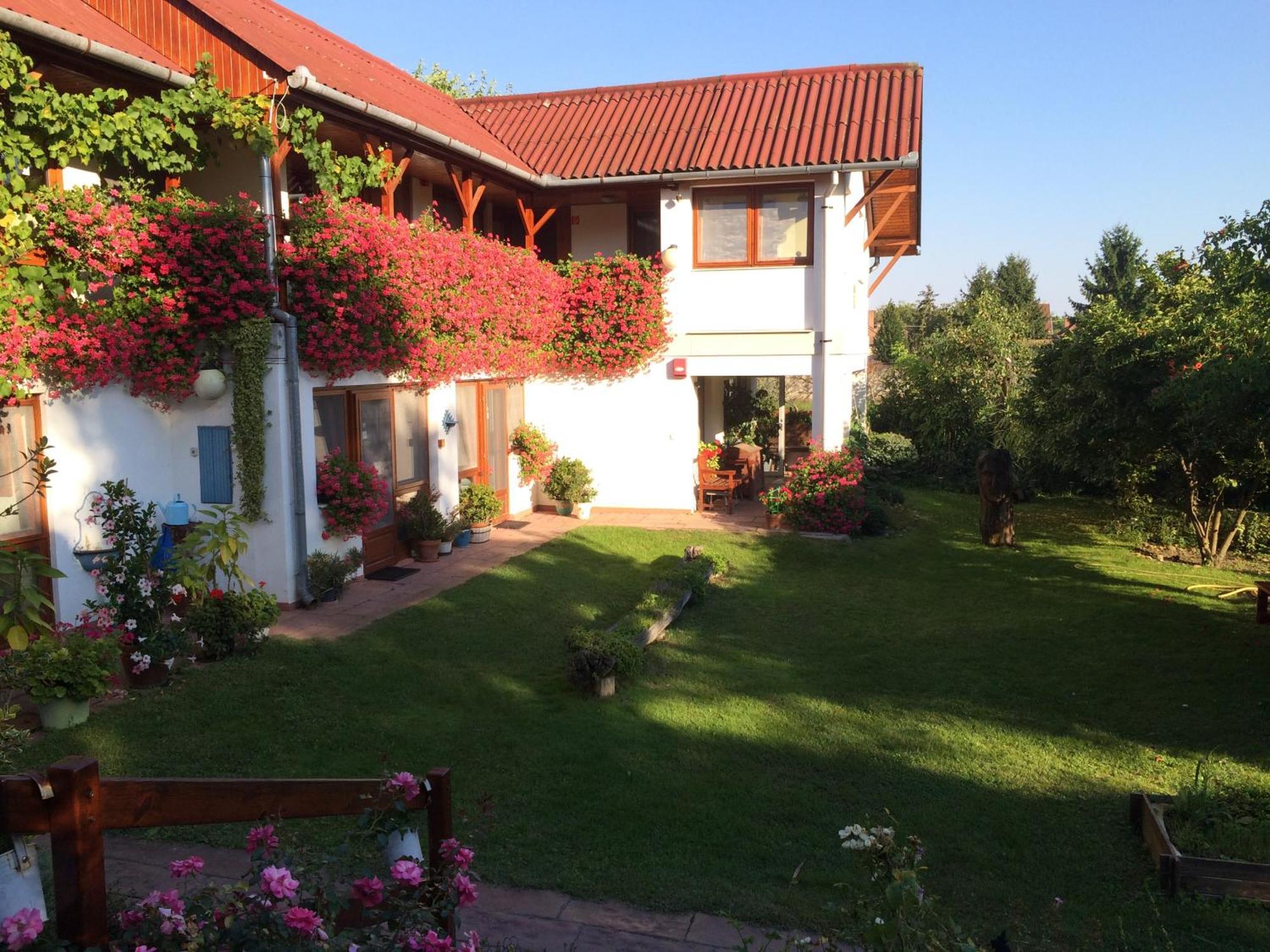 Ida Rooms Lajosmizse Exterior photo